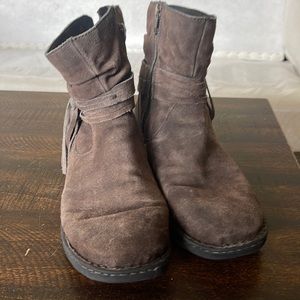 Born Size 9 low calf boot. Worn a handful of times.